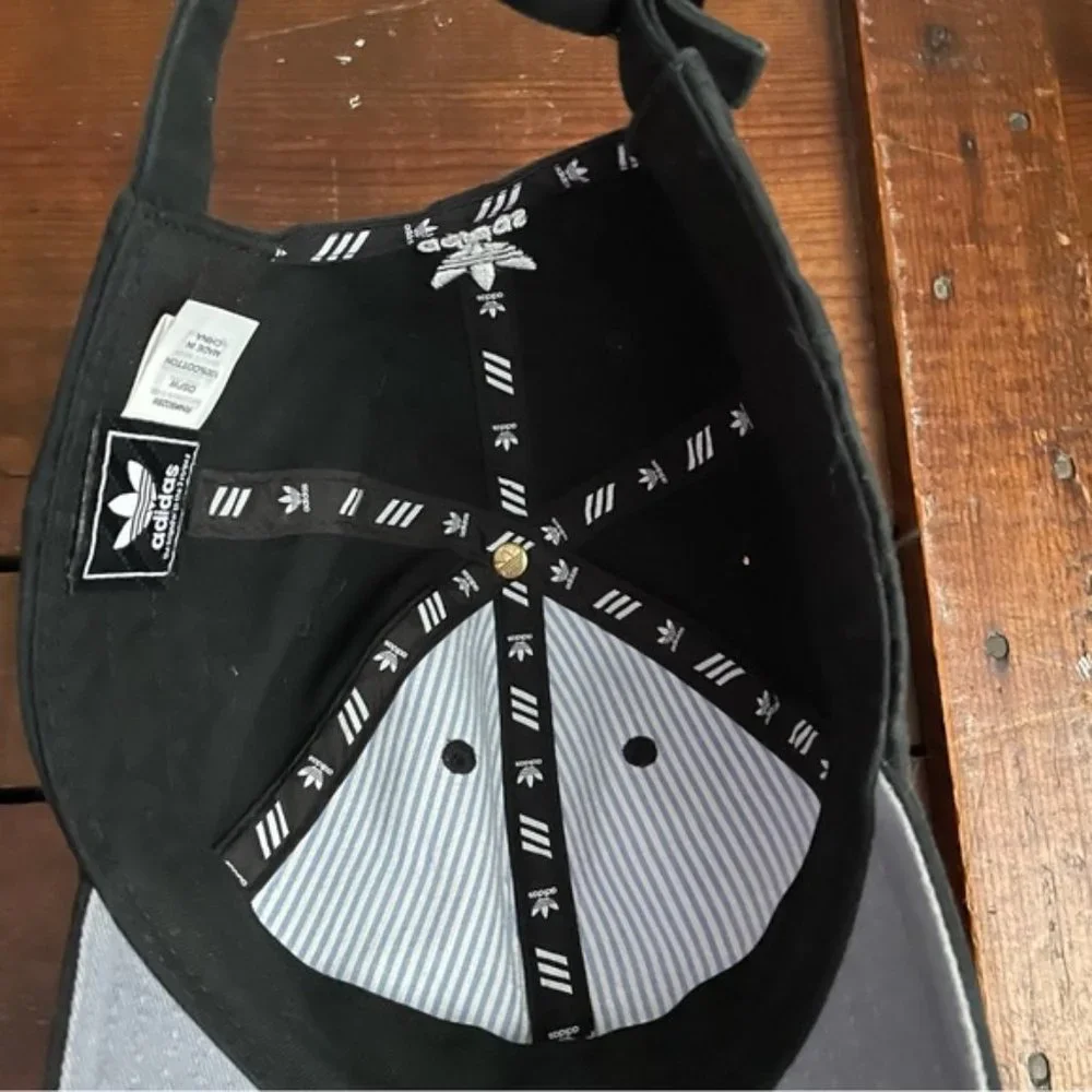 Adidas Black 🧢 baseball cap. Gently used very nice condition. Unisex - Picture 3 of 5